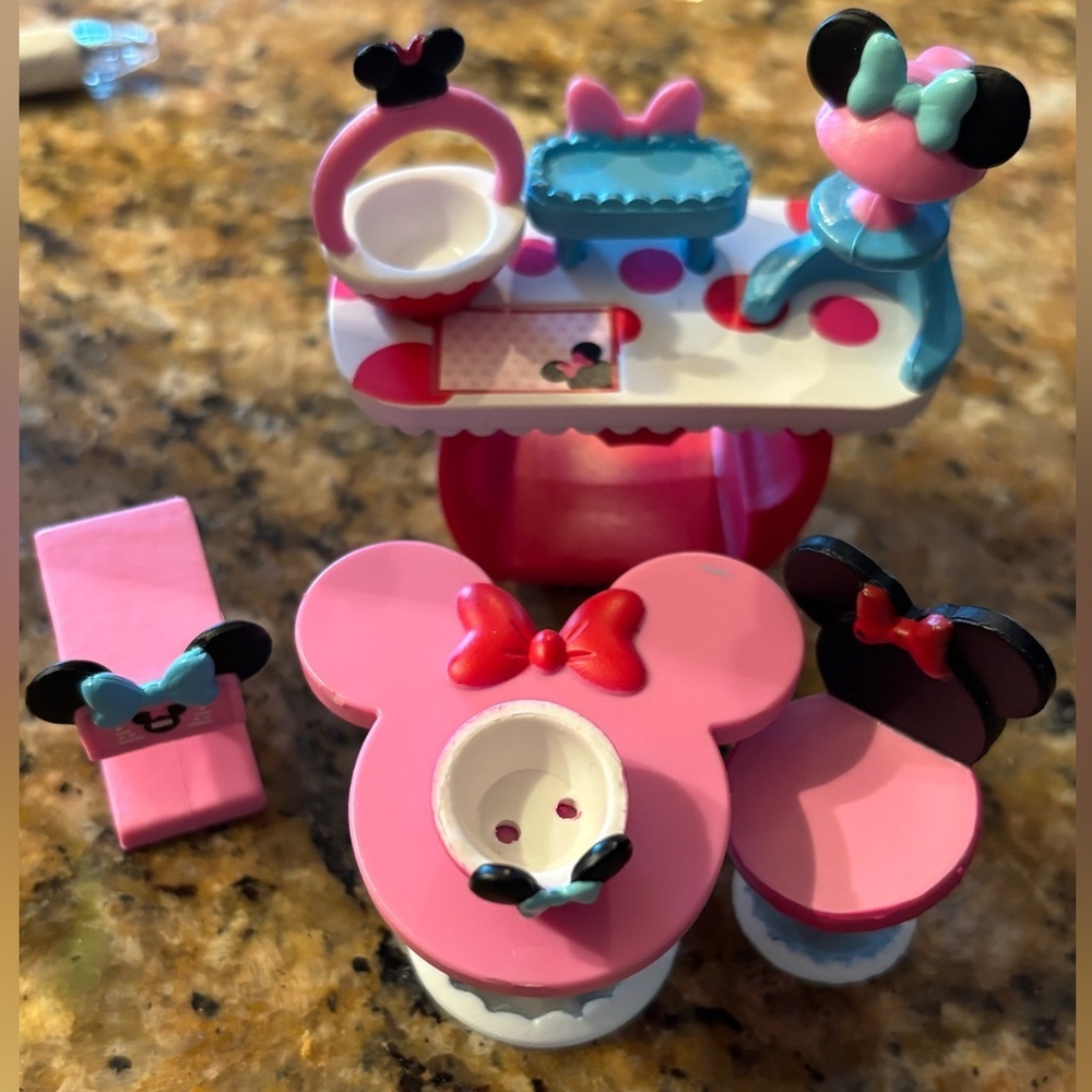 Minnie Mouse Shopkins Playset